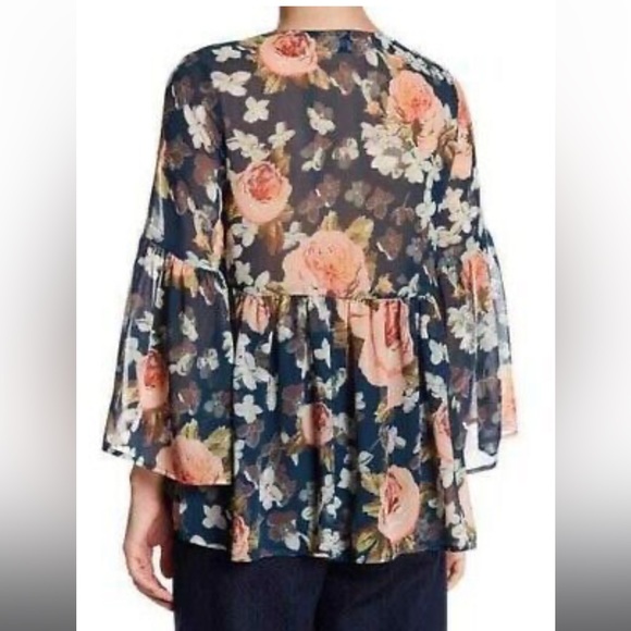 Show me your MUMU small - lace up top - Picture 4 of 8